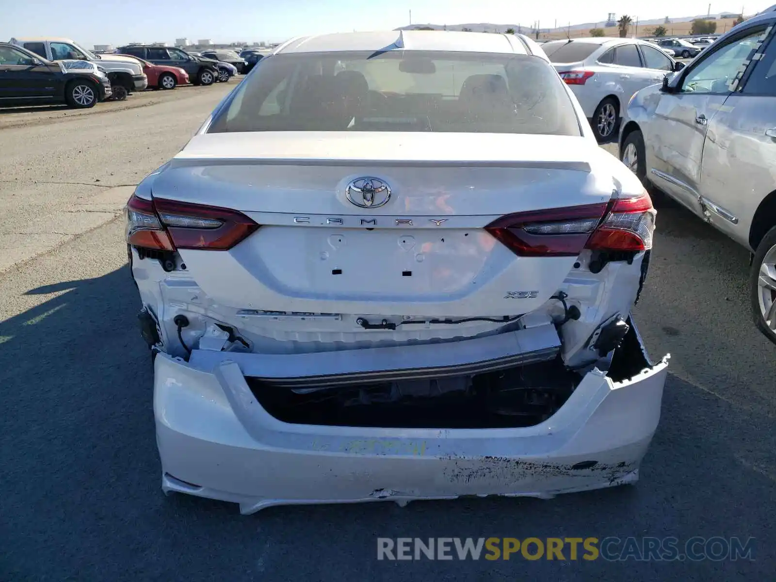 9 Photograph of a damaged car 4T1K61AK3NU620446 TOYOTA CAMRY 2022