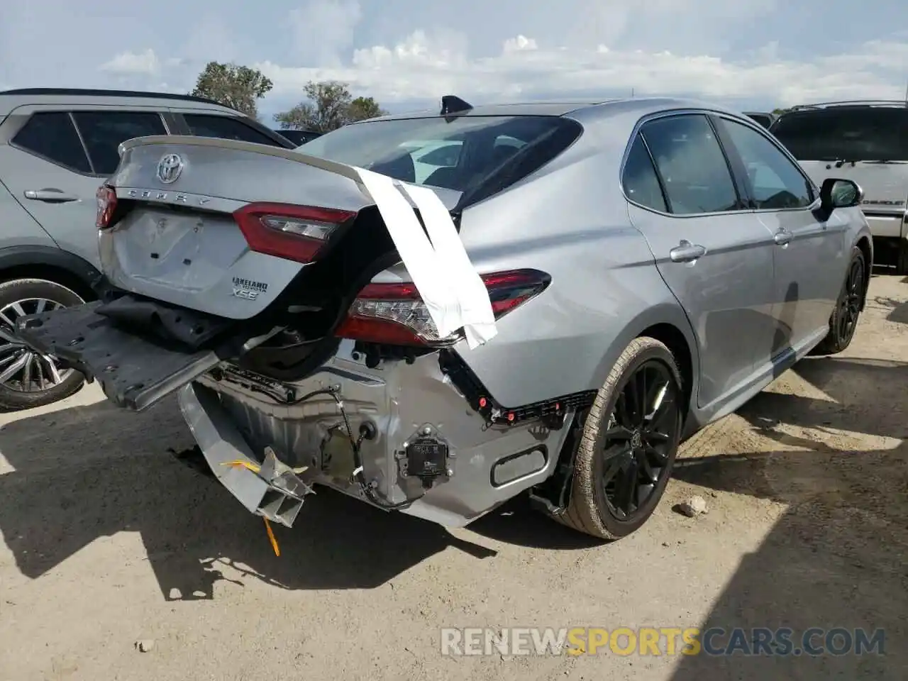 4 Photograph of a damaged car 4T1K61AK3NU708476 TOYOTA CAMRY 2022