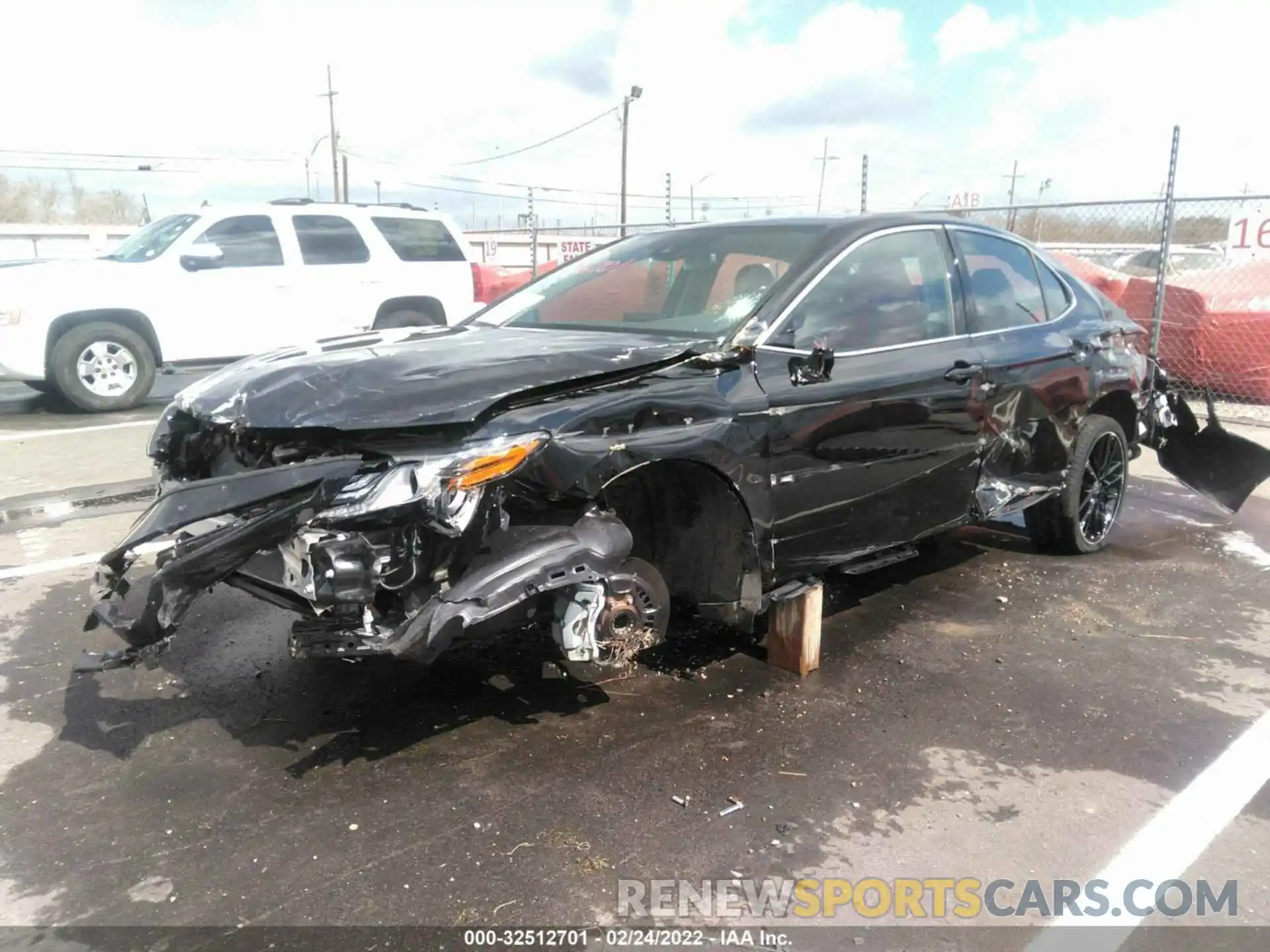 2 Photograph of a damaged car 4T1K61AK4NU021555 TOYOTA CAMRY 2022