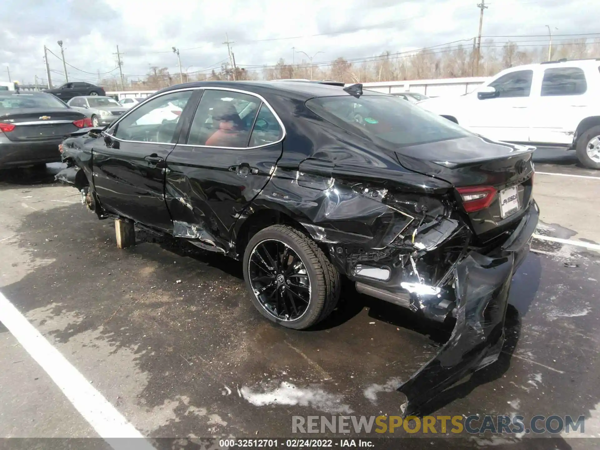 3 Photograph of a damaged car 4T1K61AK4NU021555 TOYOTA CAMRY 2022