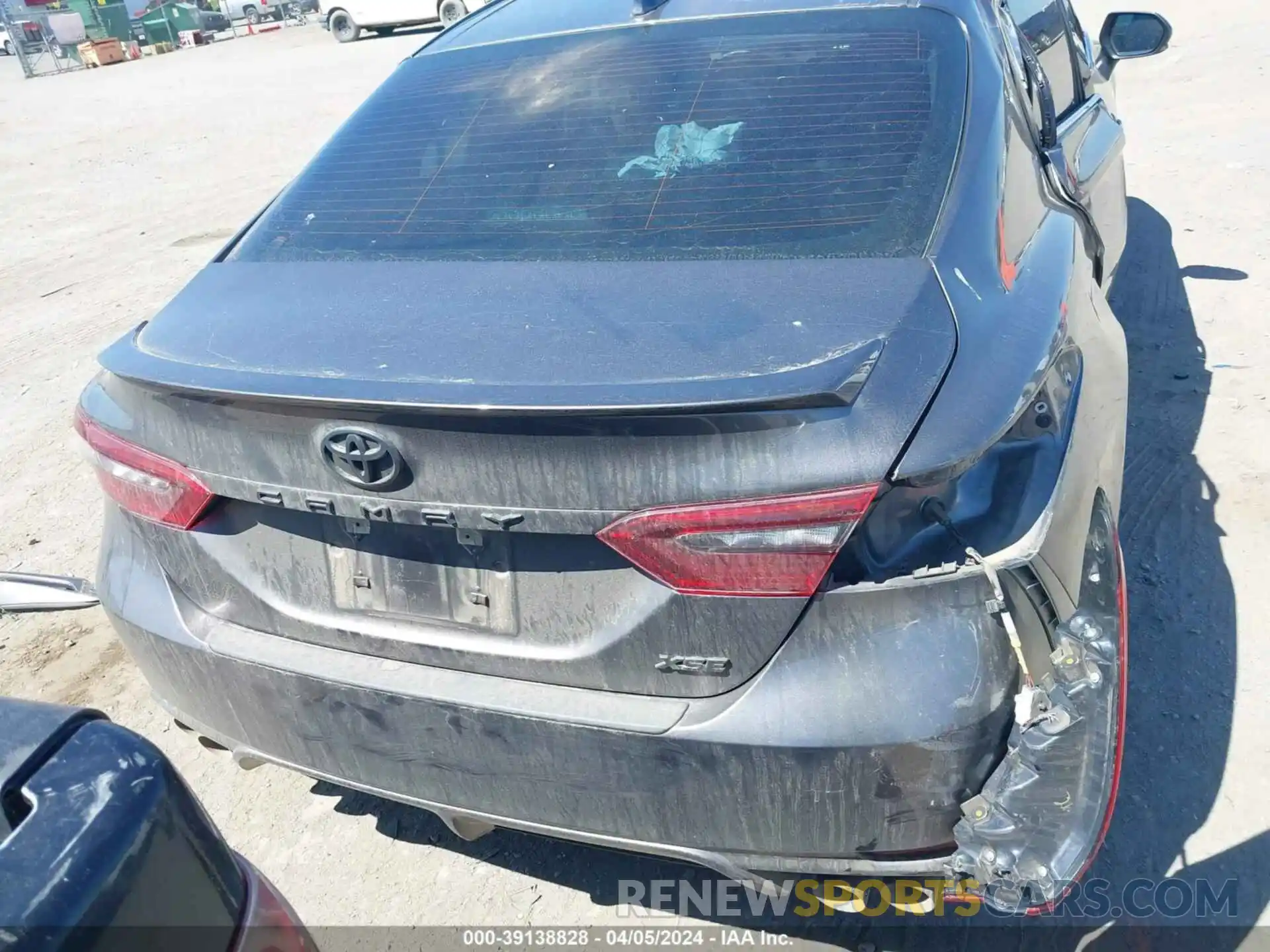17 Photograph of a damaged car 4T1K61AK5NU713436 TOYOTA CAMRY 2022