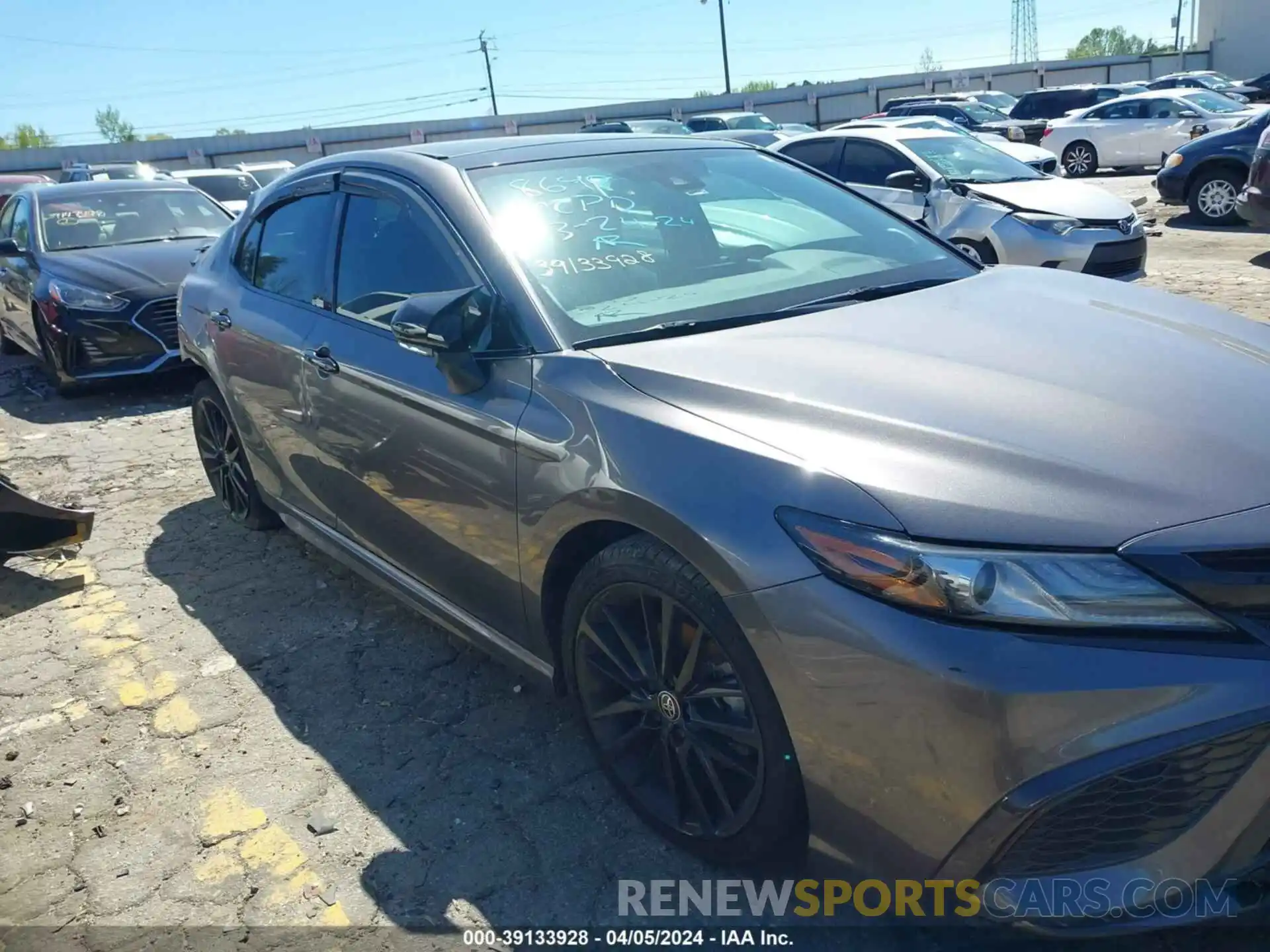 12 Photograph of a damaged car 4T1K61AK6NU028698 TOYOTA CAMRY 2022