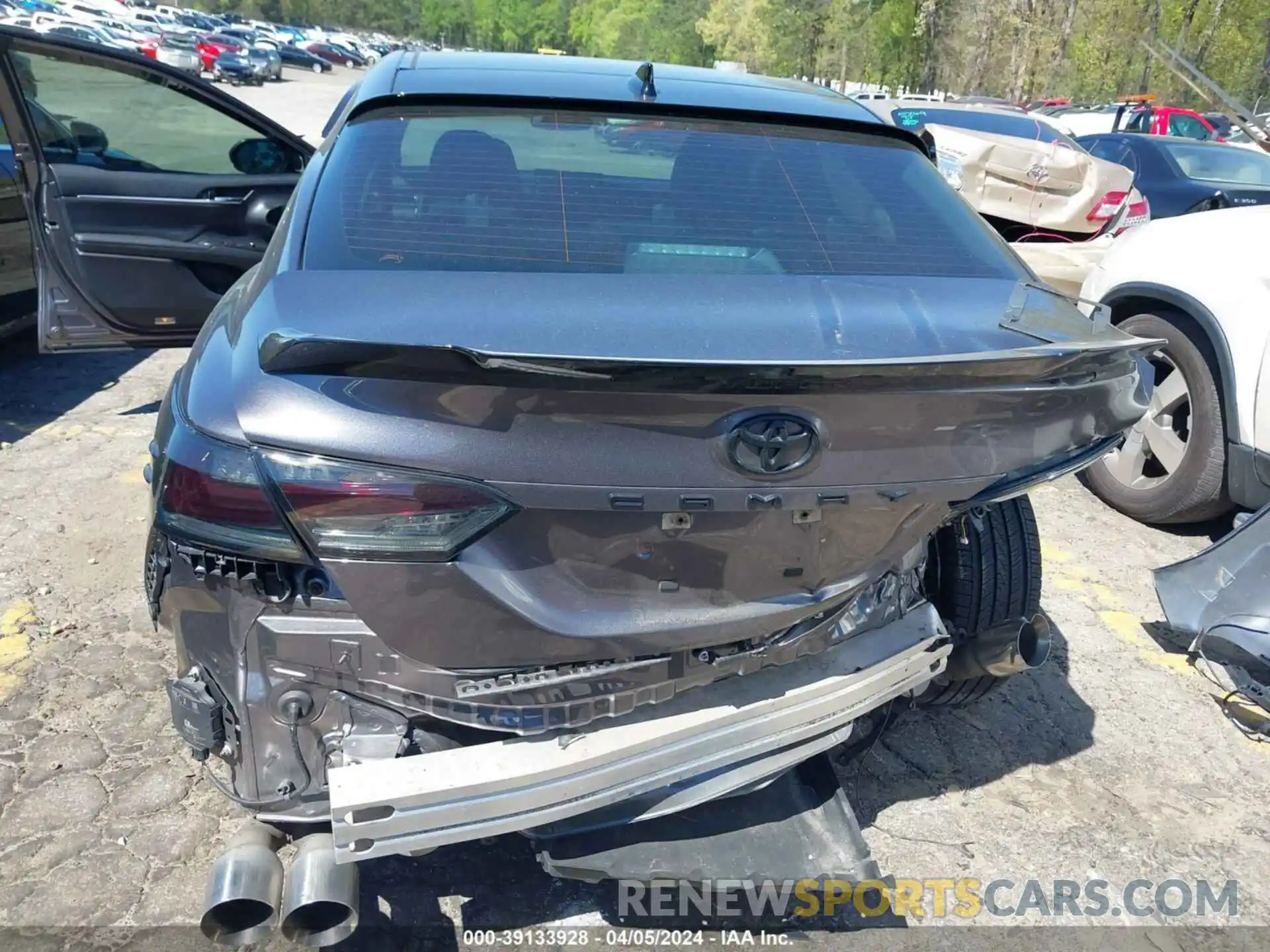 6 Photograph of a damaged car 4T1K61AK6NU028698 TOYOTA CAMRY 2022