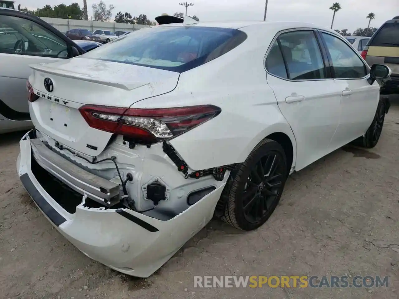 4 Photograph of a damaged car 4T1K61AK9NU621035 TOYOTA CAMRY 2022