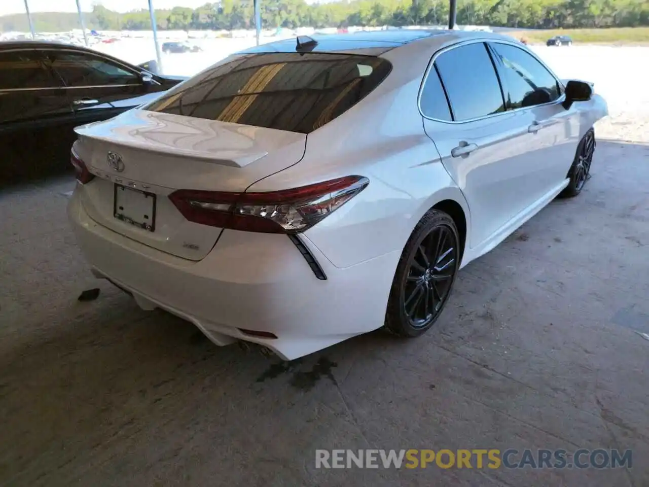 4 Photograph of a damaged car 4T1K61AKXNU005814 TOYOTA CAMRY 2022