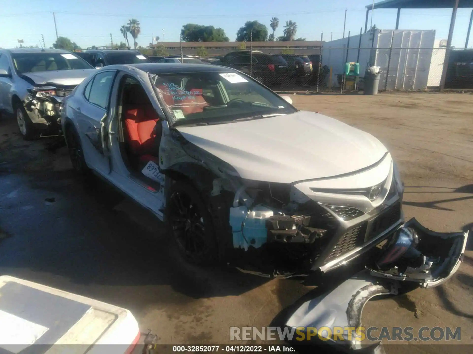 1 Photograph of a damaged car 4T1K61AKXNU007952 TOYOTA CAMRY 2022