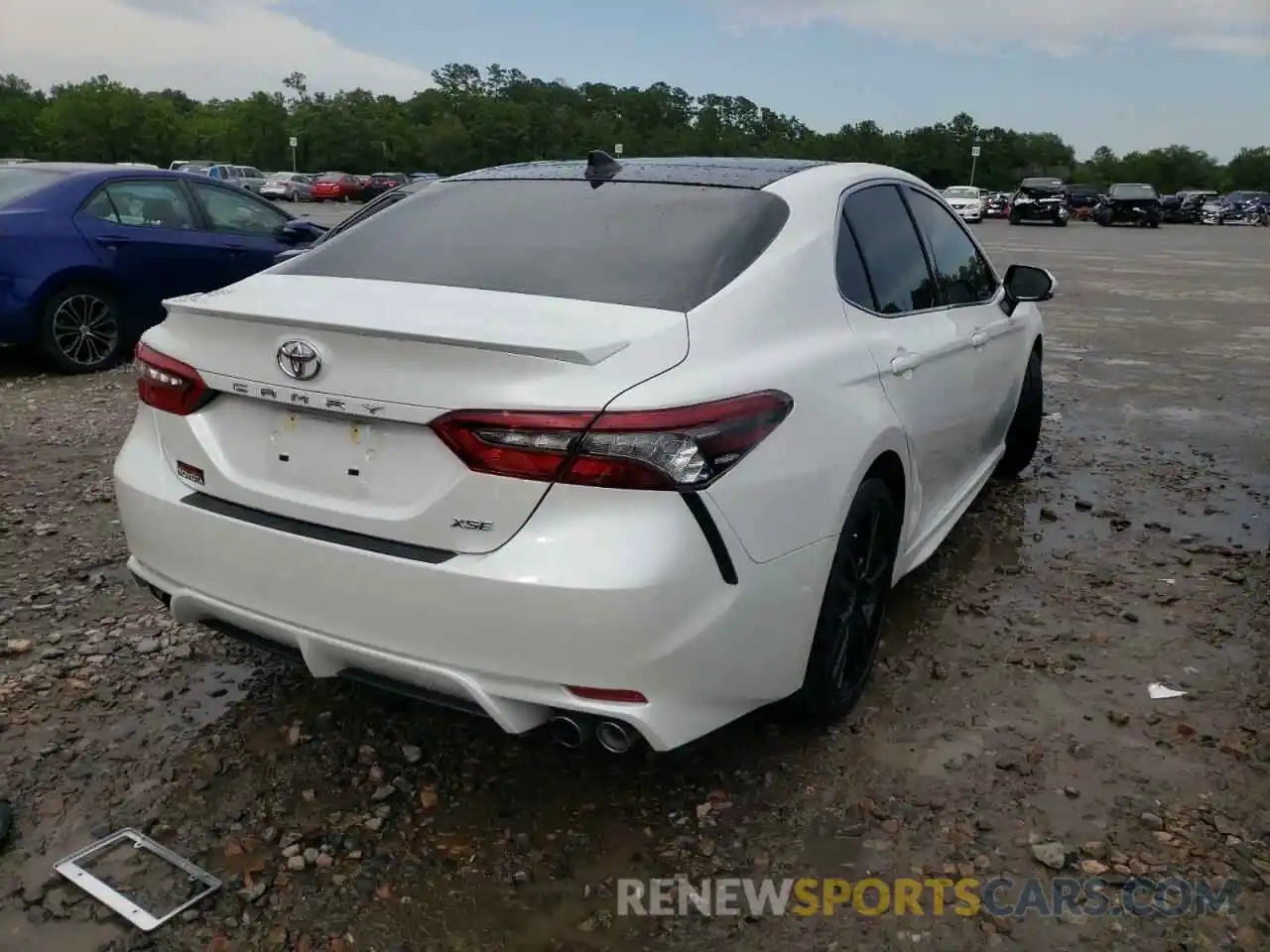 4 Photograph of a damaged car 4T1K61AKXNU011872 TOYOTA CAMRY 2022