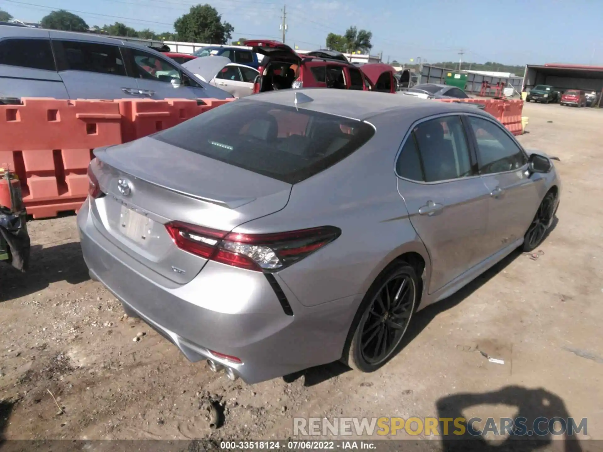 4 Photograph of a damaged car 4T1K61AKXNU023360 TOYOTA CAMRY 2022