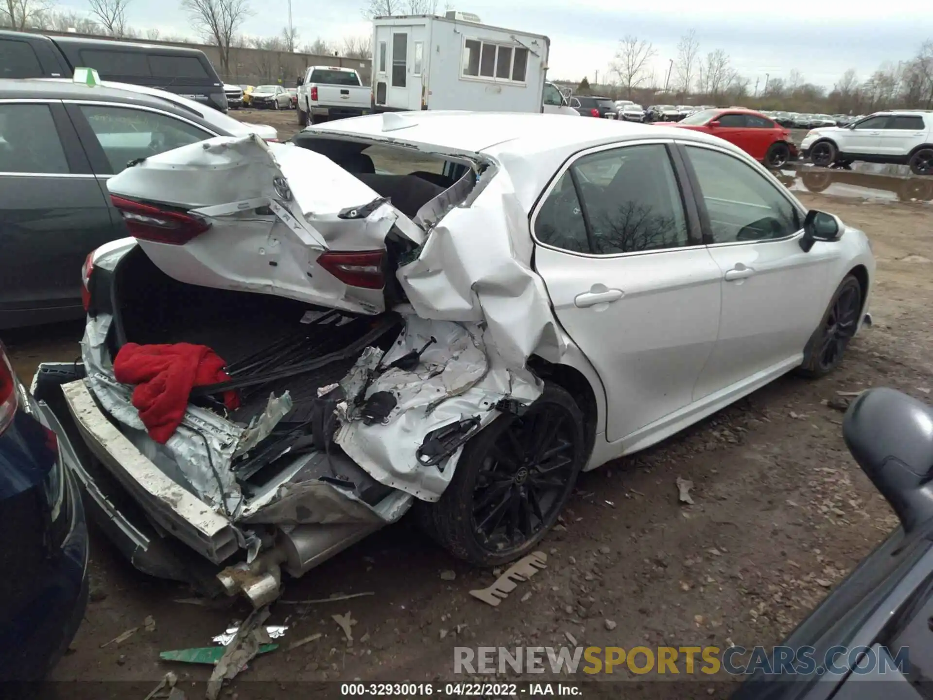 4 Photograph of a damaged car 4T1K61BK5NU058287 TOYOTA CAMRY 2022