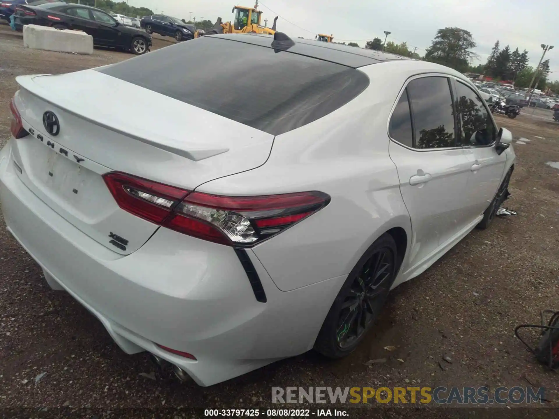 4 Photograph of a damaged car 4T1K61BKXNU057605 TOYOTA CAMRY 2022