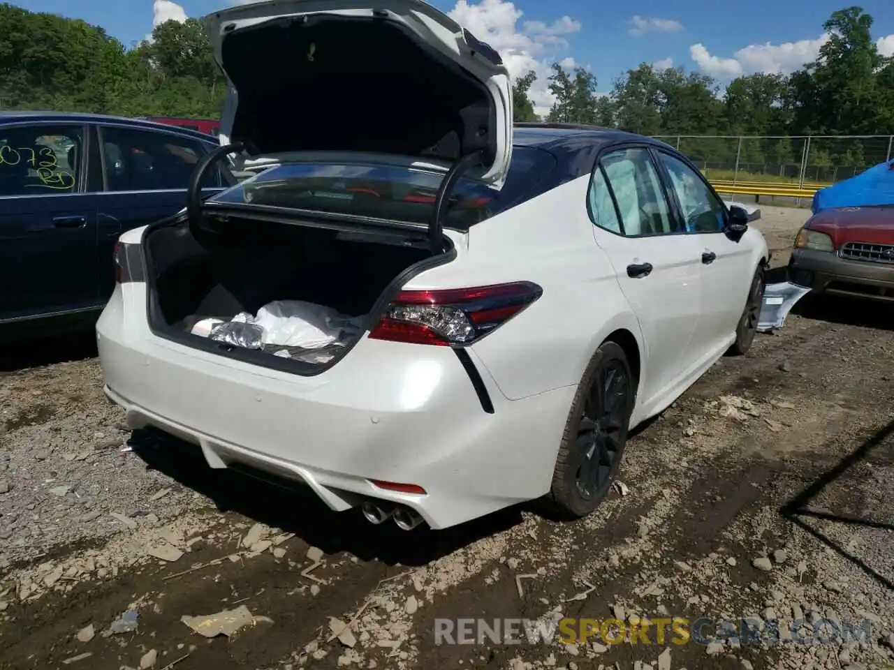 4 Photograph of a damaged car 4T1KZ1AK2NU064976 TOYOTA CAMRY 2022