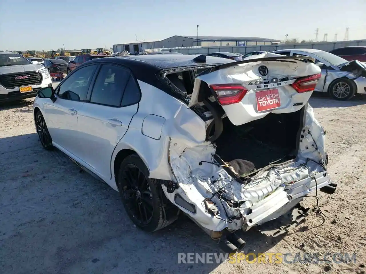 3 Photograph of a damaged car 4T1KZ1AK3NU064050 TOYOTA CAMRY 2022