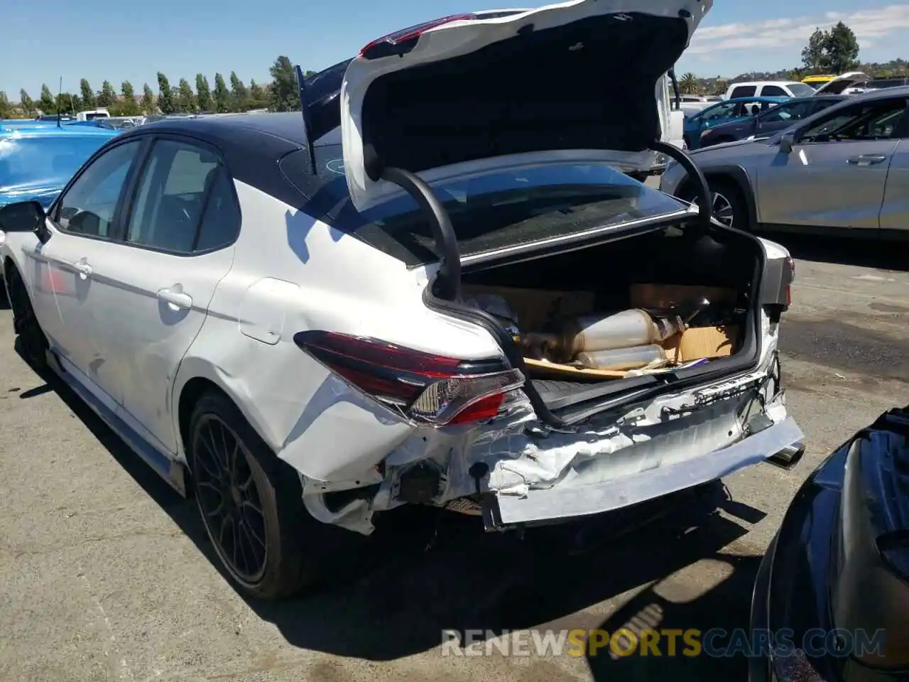 9 Photograph of a damaged car 4T1KZ1AK6NU066049 TOYOTA CAMRY 2022