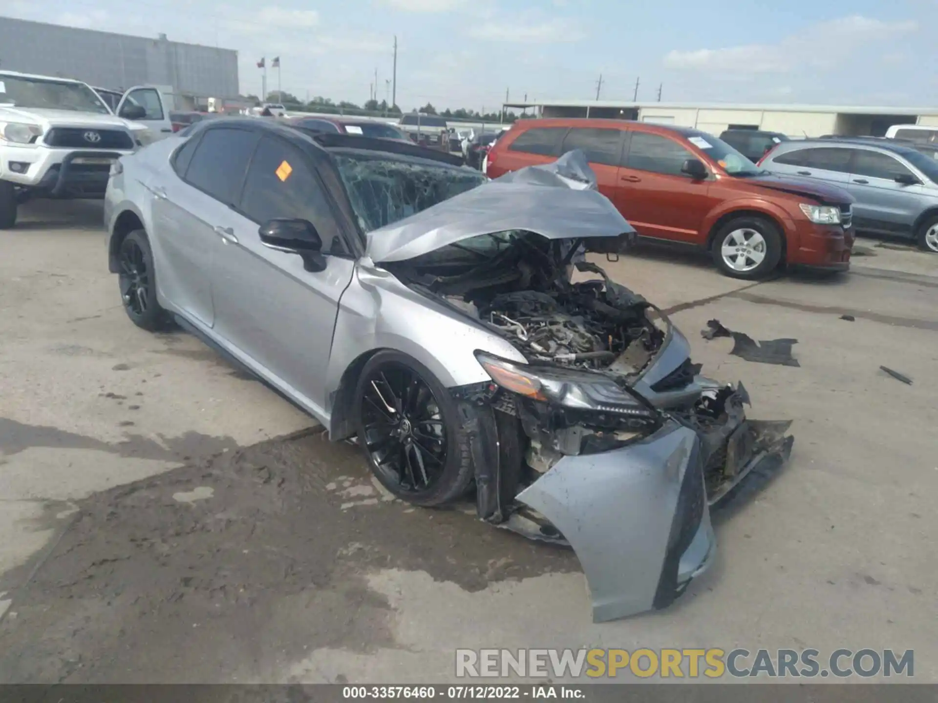 1 Photograph of a damaged car 4T1KZ1AK7NU061927 TOYOTA CAMRY 2022