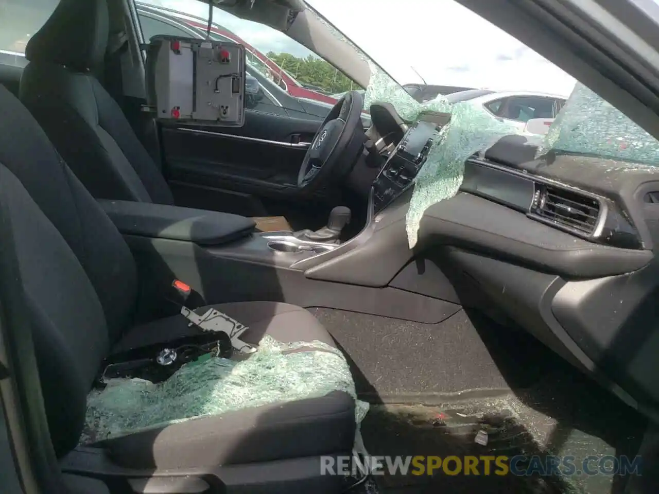 5 Photograph of a damaged car 4T1R11AK0NU680830 TOYOTA CAMRY 2022