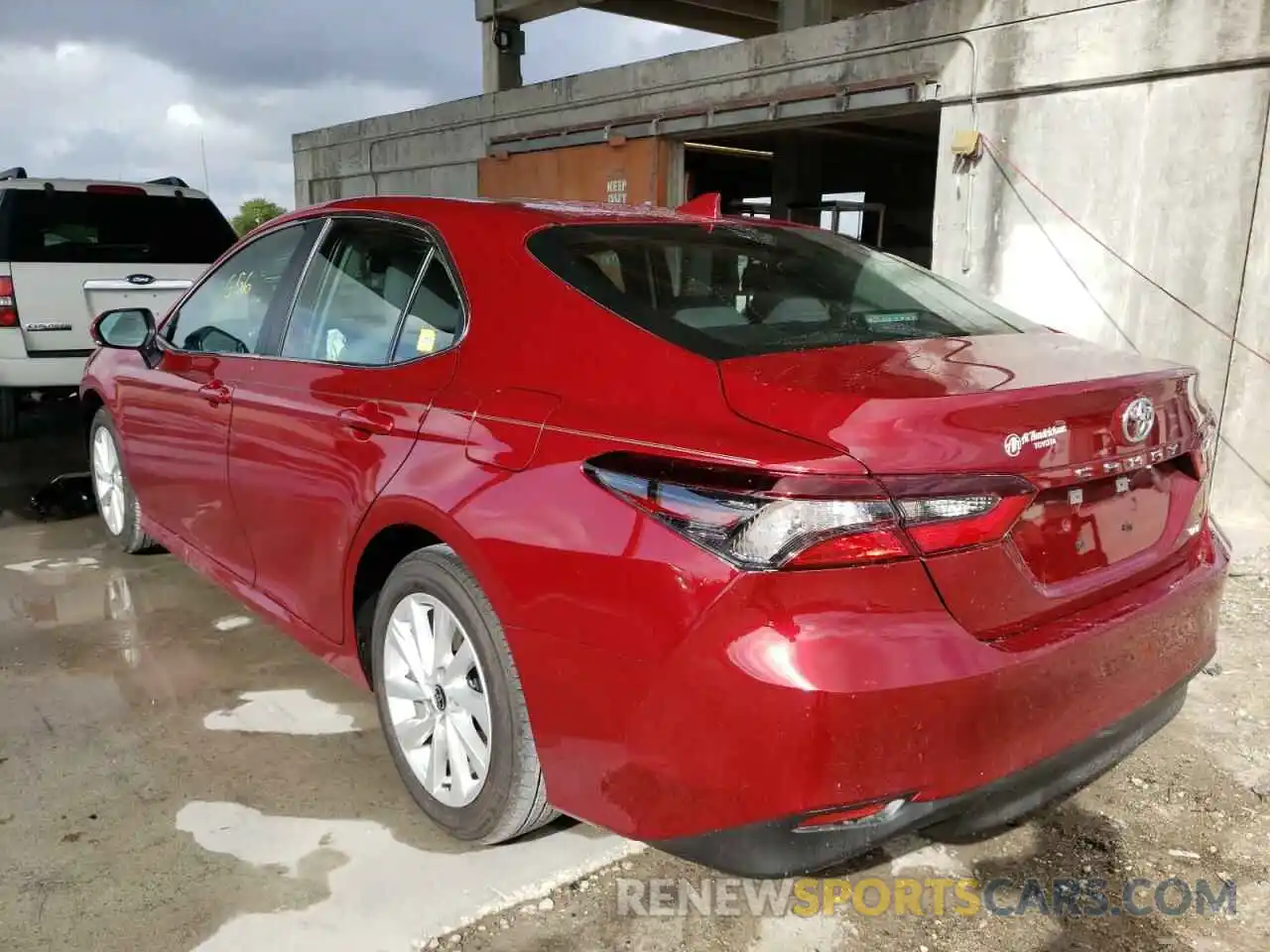 3 Photograph of a damaged car 4T1R11AK6NU633835 TOYOTA CAMRY 2022