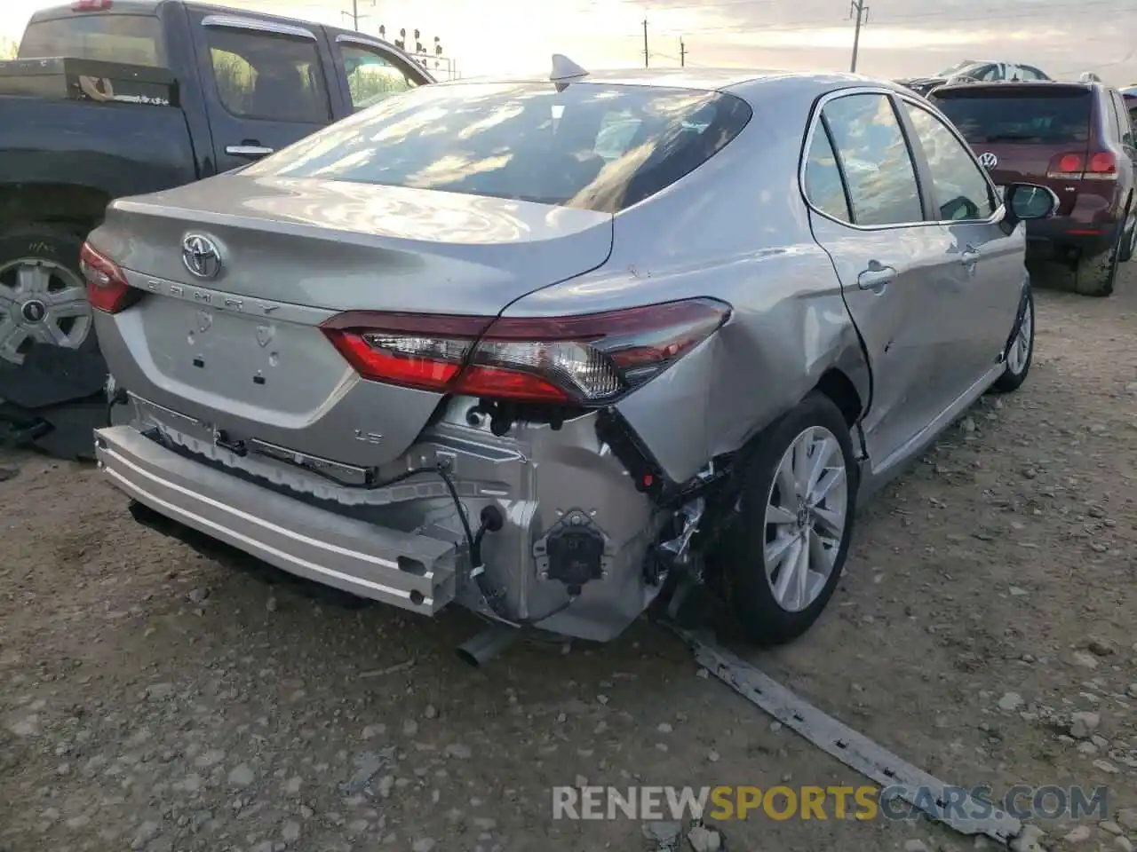 4 Photograph of a damaged car 4T1R11AK9NU634221 TOYOTA CAMRY 2022