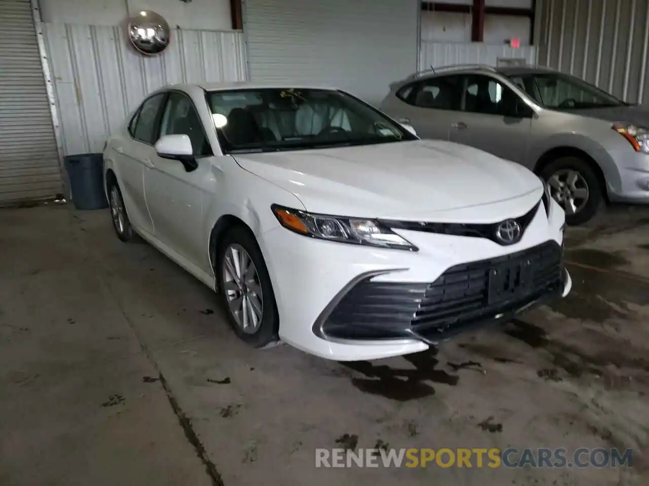 1 Photograph of a damaged car 4T1R11AKXNU635670 TOYOTA CAMRY 2022