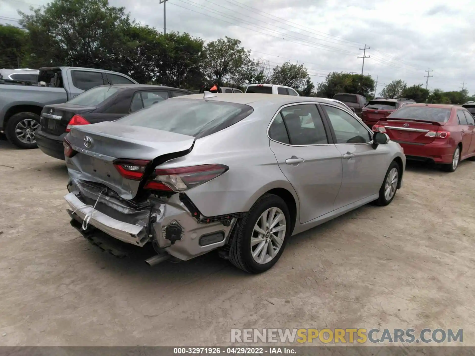 4 Photograph of a damaged car 4T1R11AKXNU662061 TOYOTA CAMRY 2022