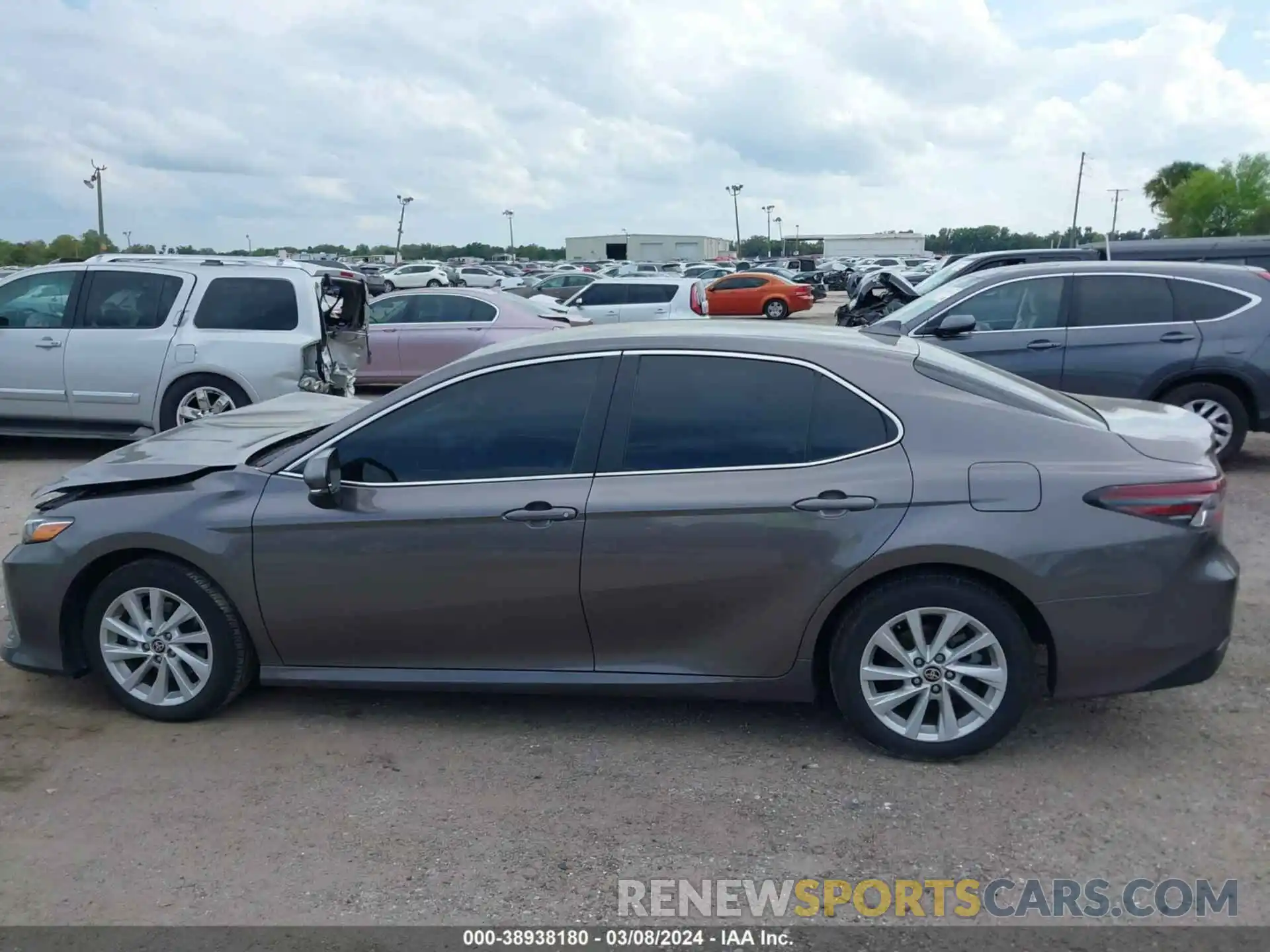 14 Photograph of a damaged car 4T1R11AKXNU671925 TOYOTA CAMRY 2022