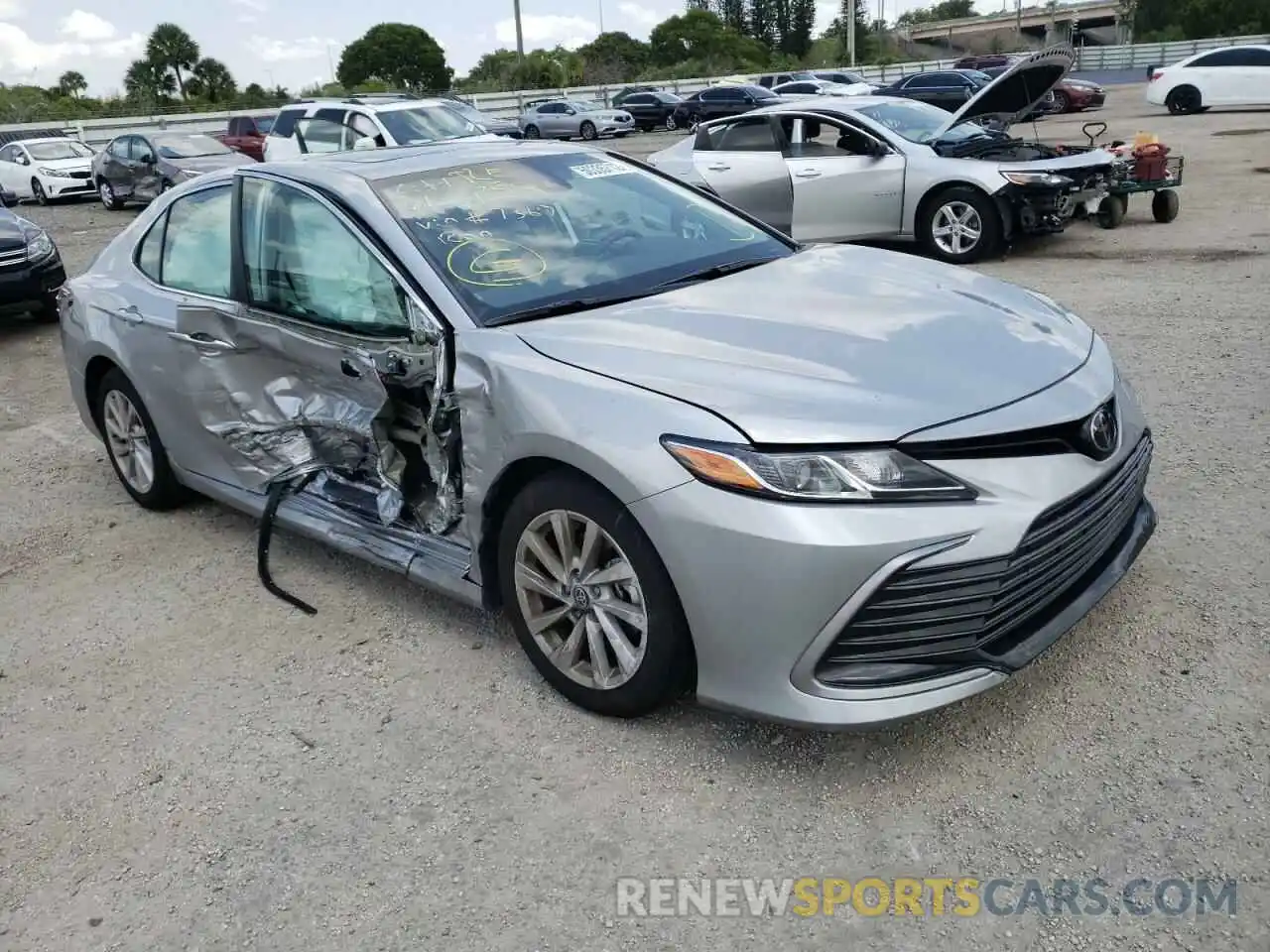 1 Photograph of a damaged car 4T1R11AKXNU677367 TOYOTA CAMRY 2022