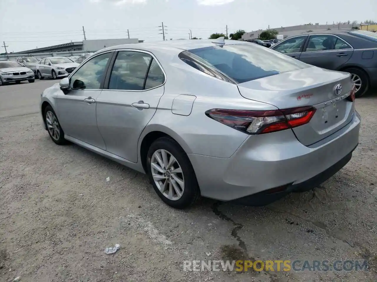 3 Photograph of a damaged car 4T1R11AKXNU677367 TOYOTA CAMRY 2022