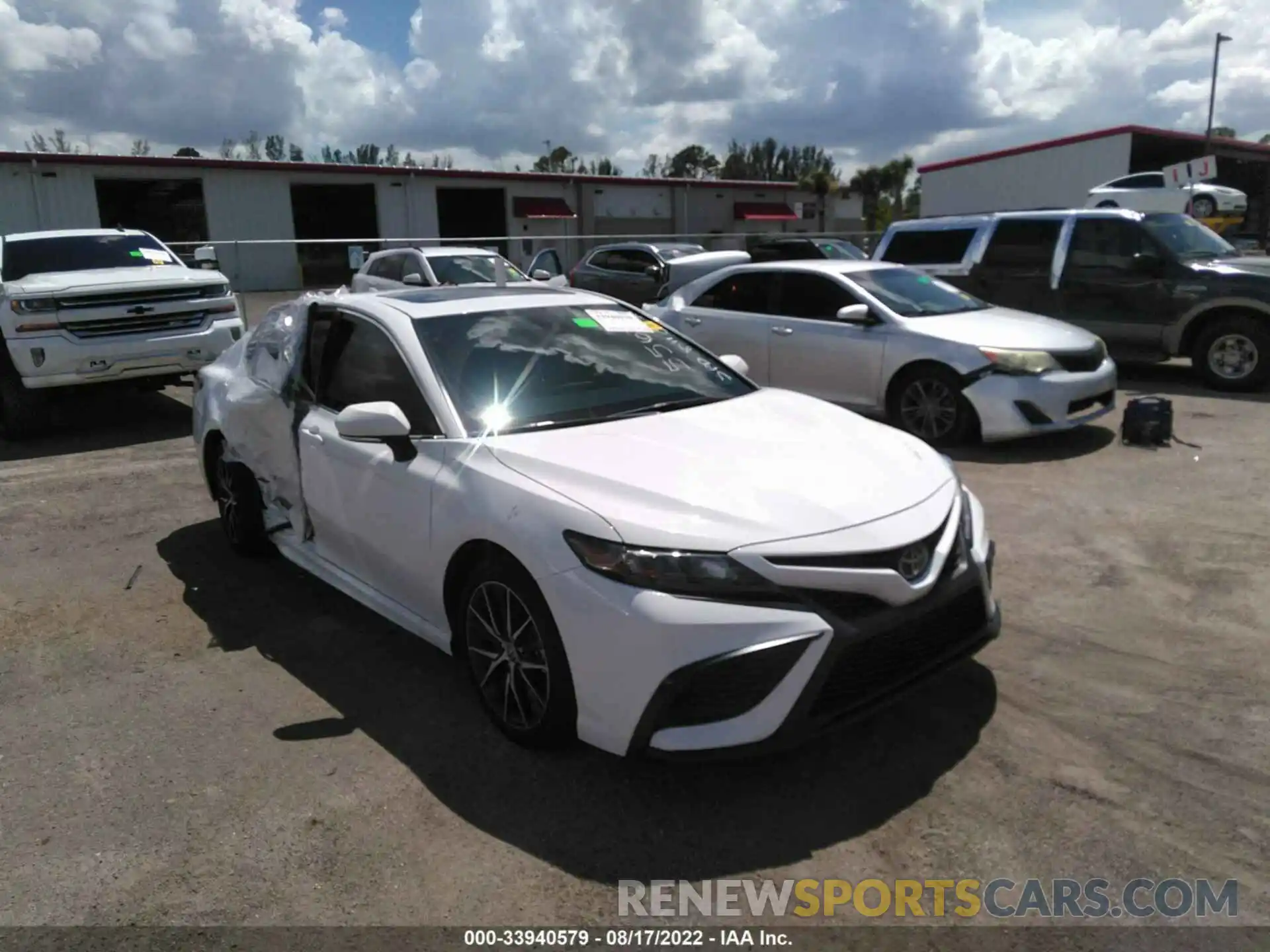 1 Photograph of a damaged car 4T1S11AK7NU055567 TOYOTA CAMRY 2022