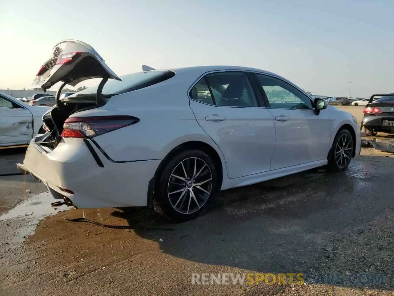 3 Photograph of a damaged car 4T1T11AK0NU015707 TOYOTA CAMRY 2022