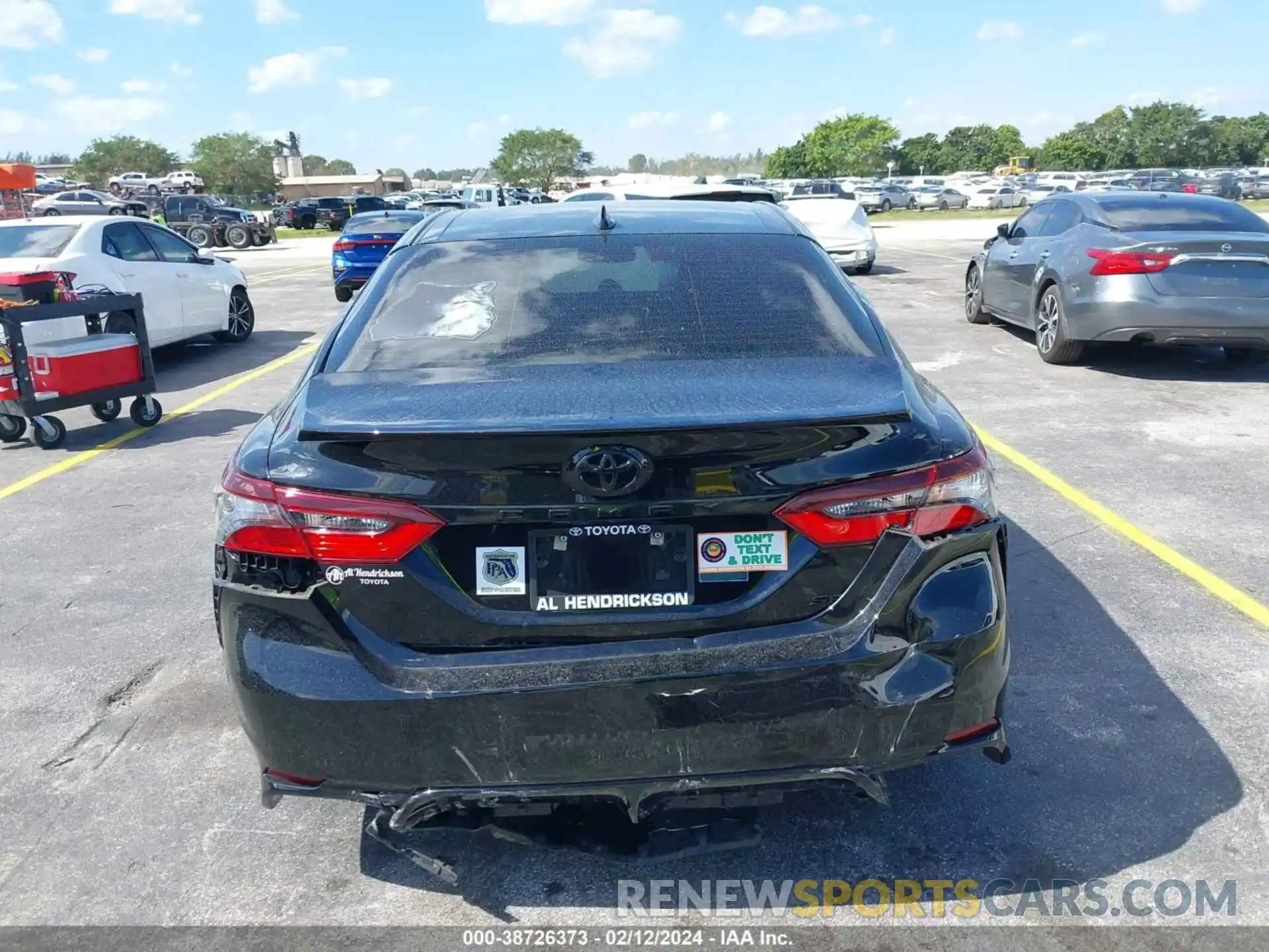 16 Photograph of a damaged car 4T1T11AK0NU070108 TOYOTA CAMRY 2022