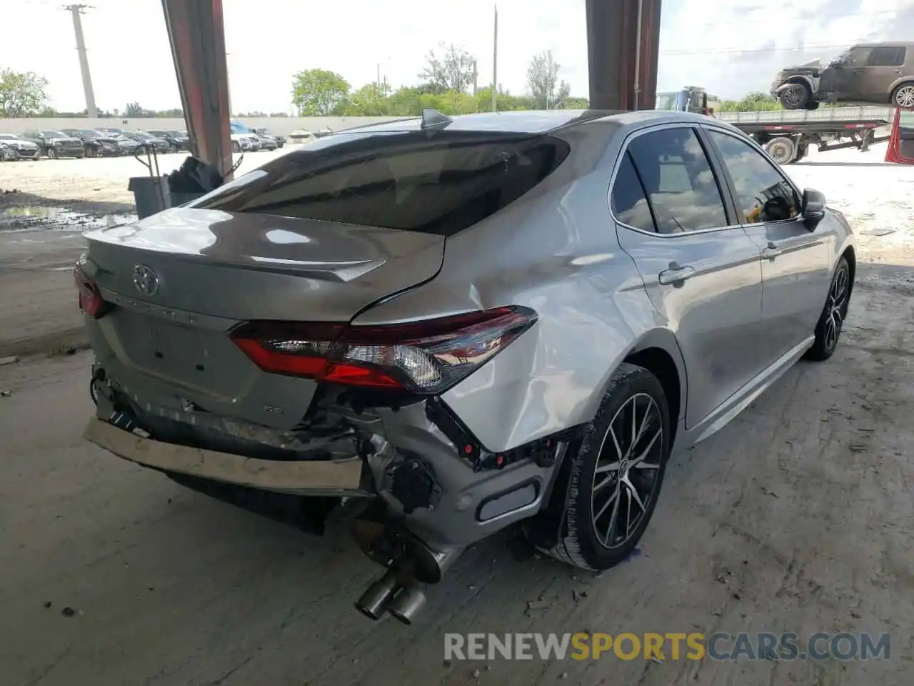 4 Photograph of a damaged car 4T1T11AK0NU617975 TOYOTA CAMRY 2022