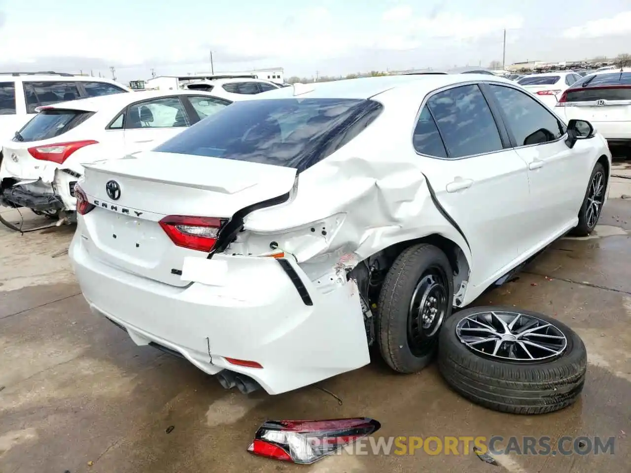 4 Photograph of a damaged car 4T1T11AK1NU014324 TOYOTA CAMRY 2022