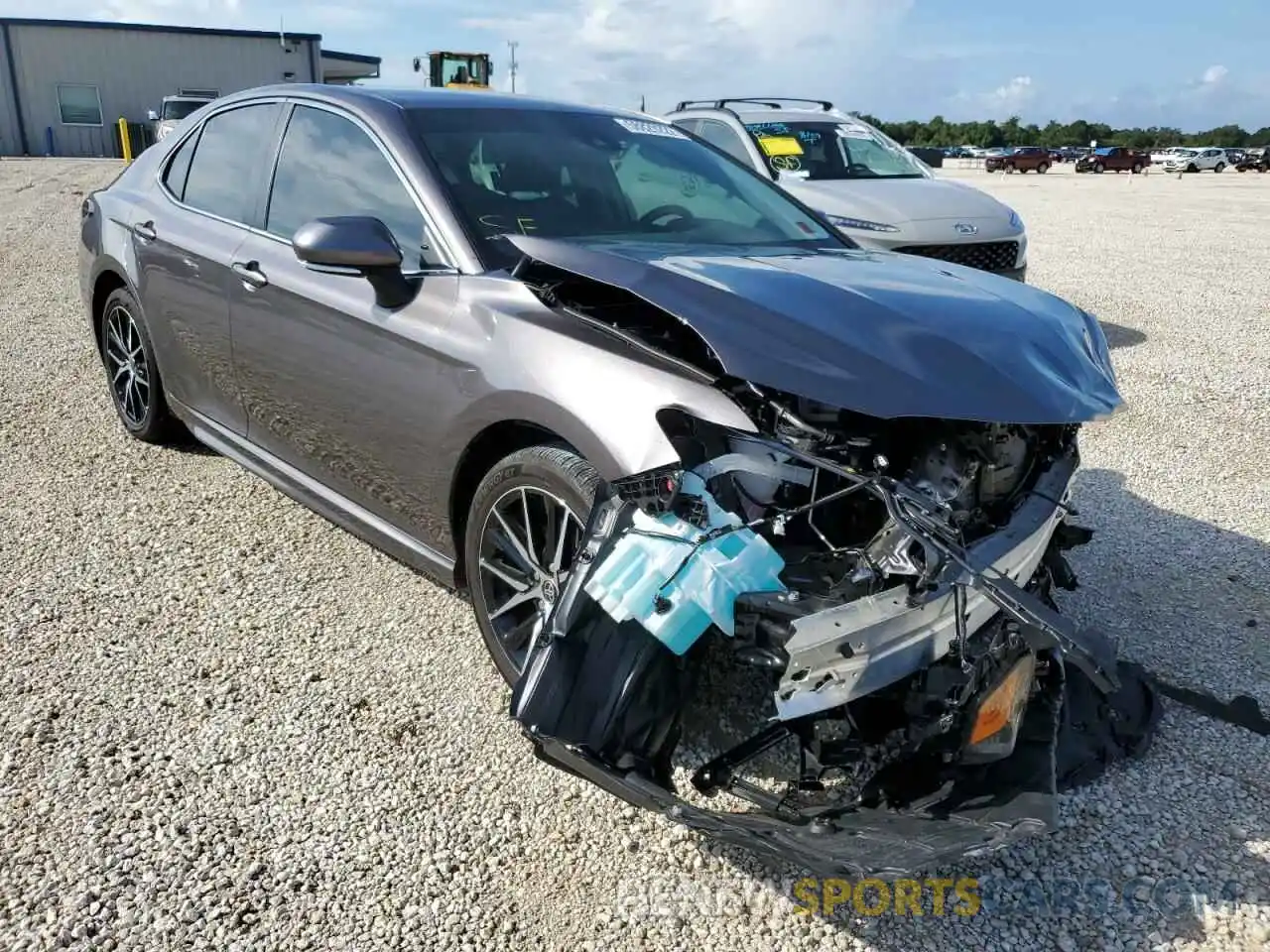 1 Photograph of a damaged car 4T1T11AK1NU626457 TOYOTA CAMRY 2022