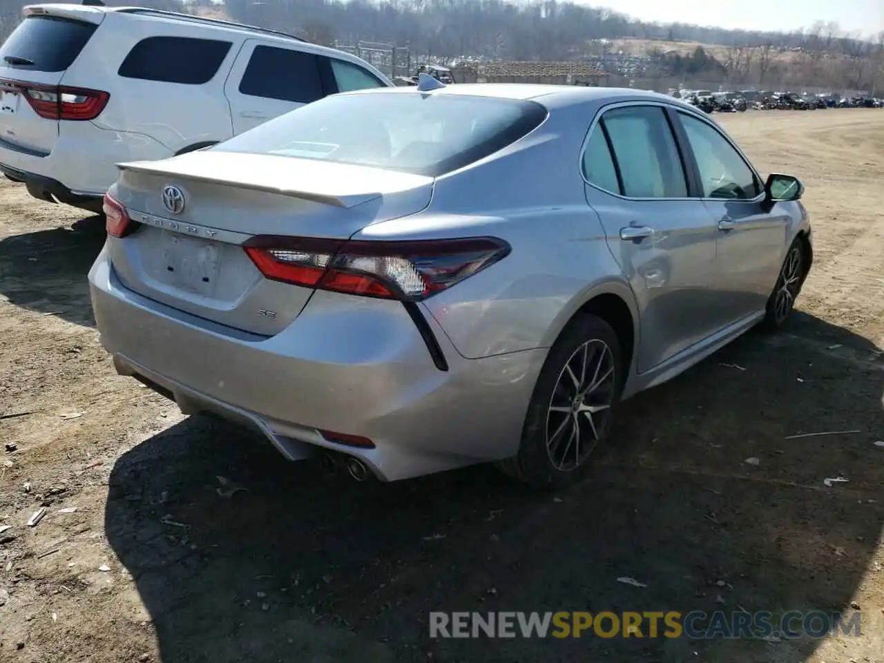 4 Photograph of a damaged car 4T1T11AK2NU619503 TOYOTA CAMRY 2022