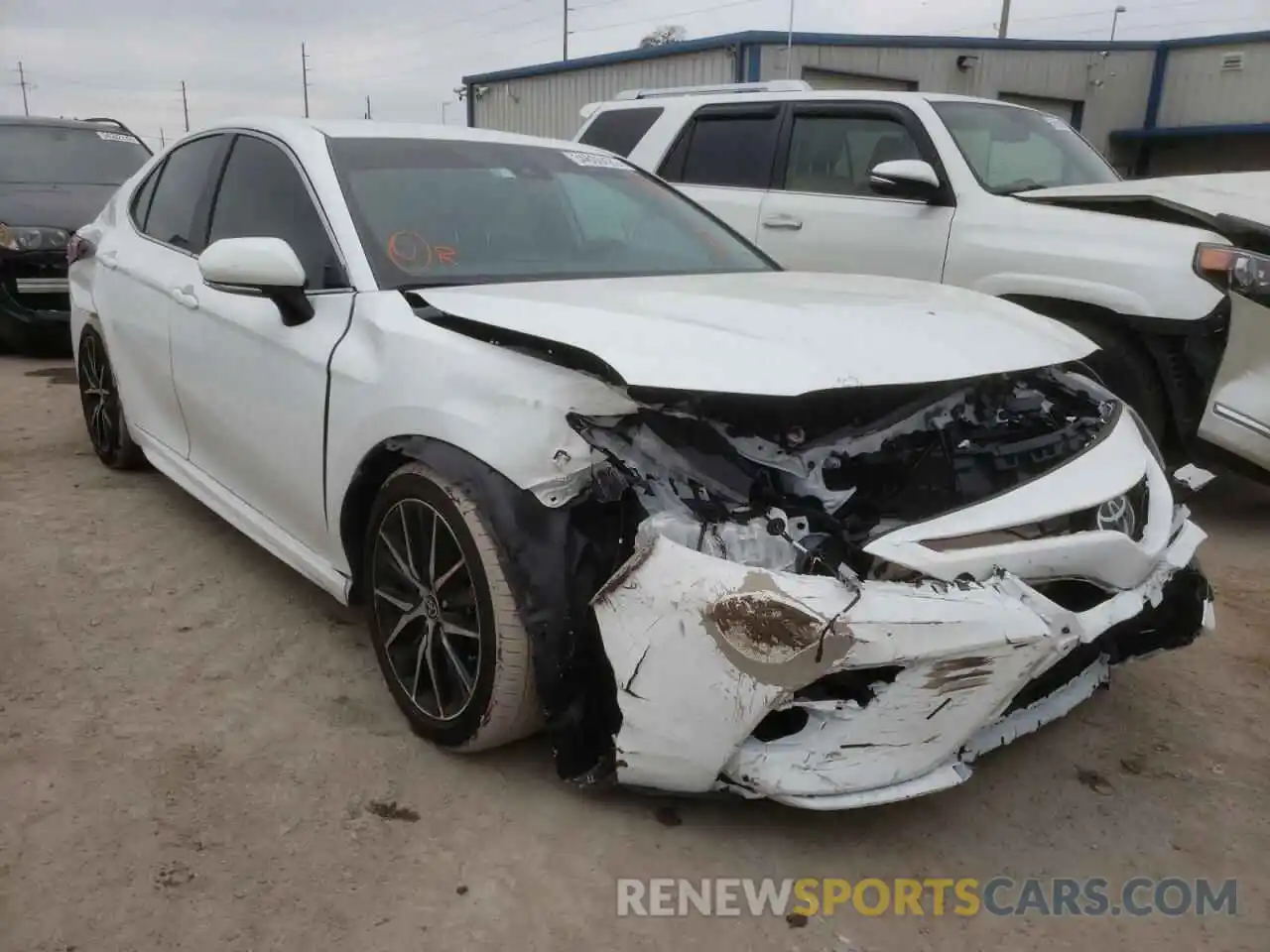 1 Photograph of a damaged car 4T1T11AK2NU643817 TOYOTA CAMRY 2022