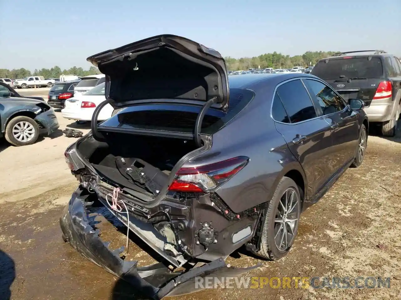 4 Photograph of a damaged car 4T1T11AK2NU655322 TOYOTA CAMRY 2022