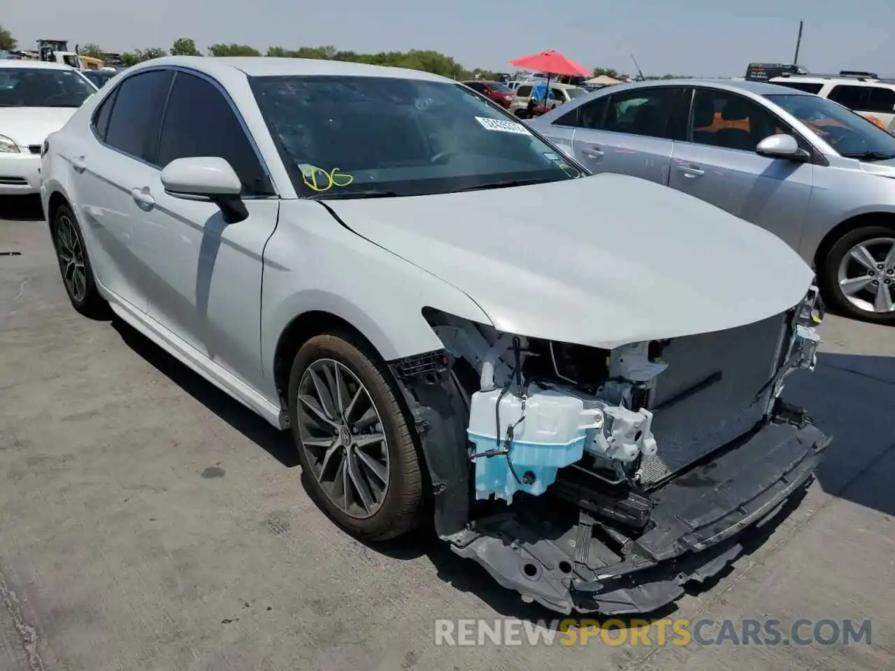 1 Photograph of a damaged car 4T1T11AK3NU015765 TOYOTA CAMRY 2022