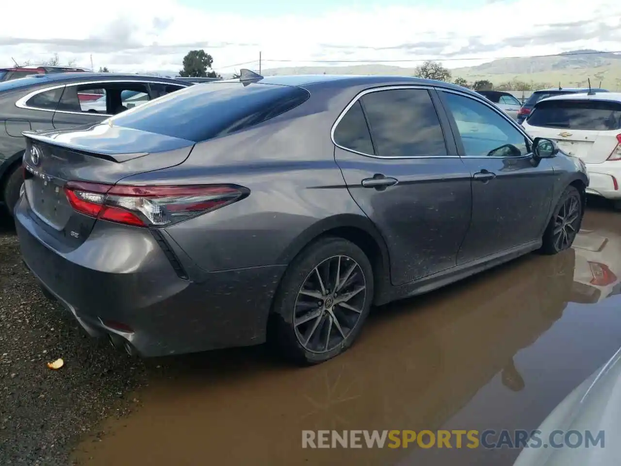 3 Photograph of a damaged car 4T1T11AK3NU619381 TOYOTA CAMRY 2022