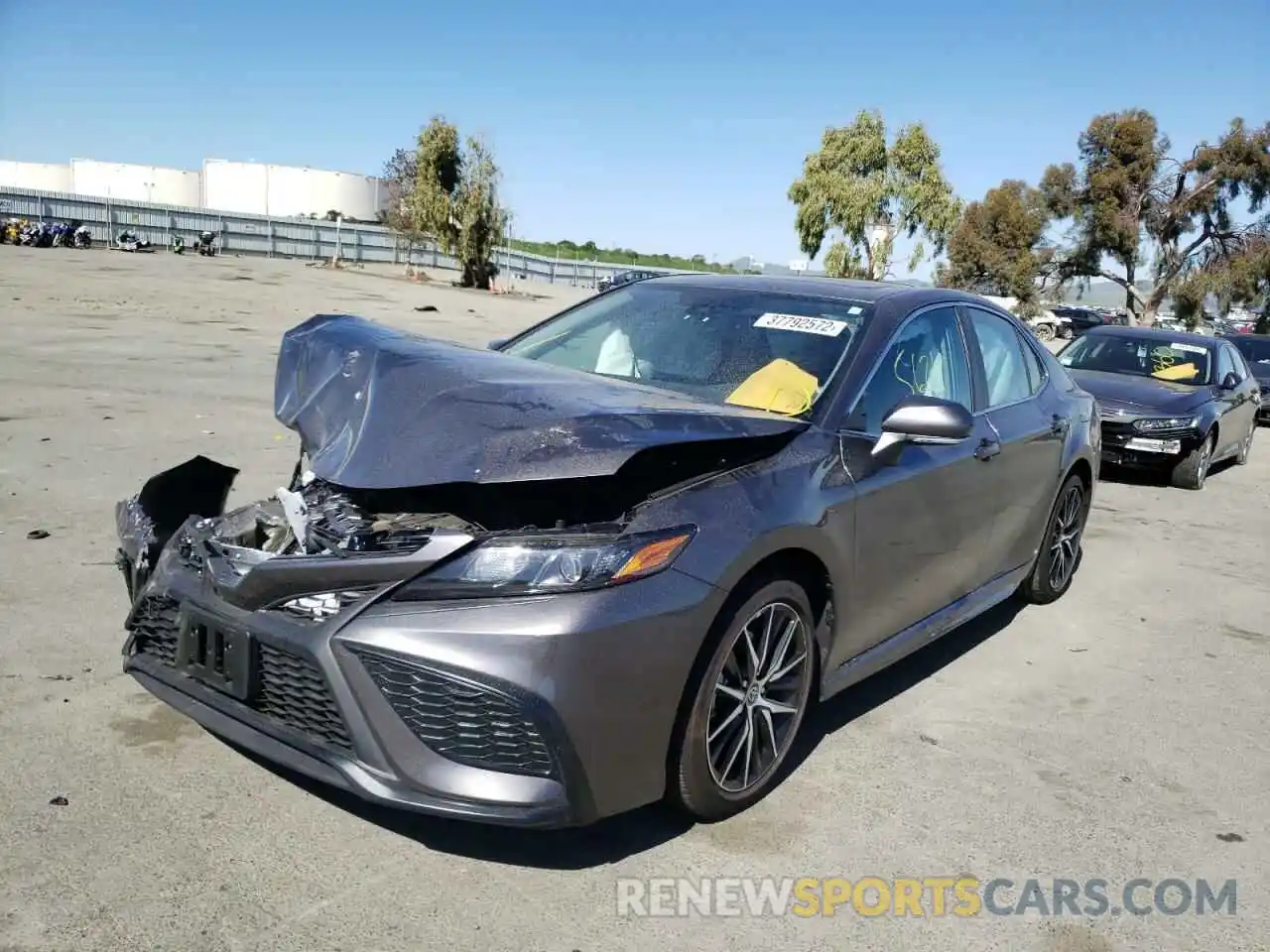 2 Photograph of a damaged car 4T1T11AK3NU625813 TOYOTA CAMRY 2022