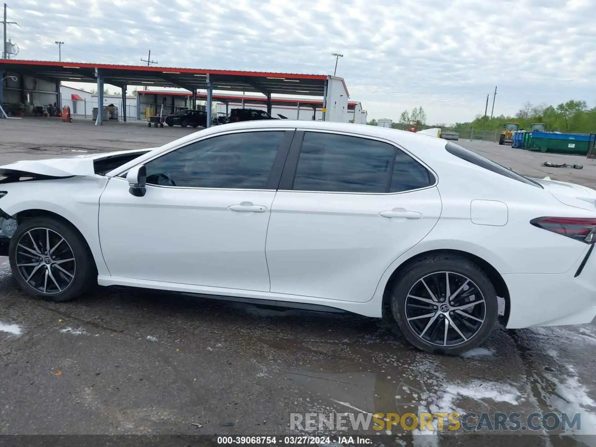 14 Photograph of a damaged car 4T1T11AK3NU663123 TOYOTA CAMRY 2022