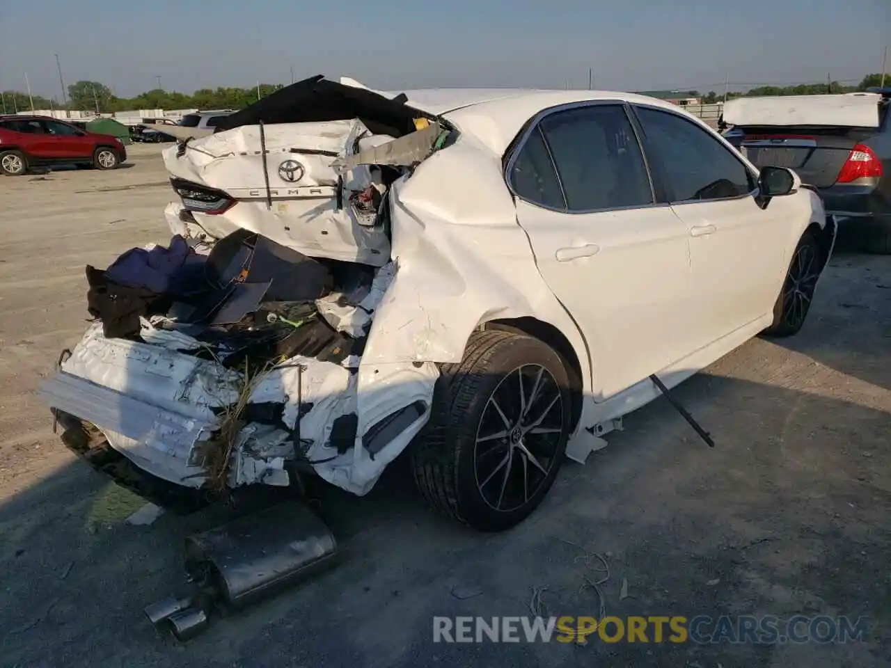 4 Photograph of a damaged car 4T1T11AK4NU617462 TOYOTA CAMRY 2022