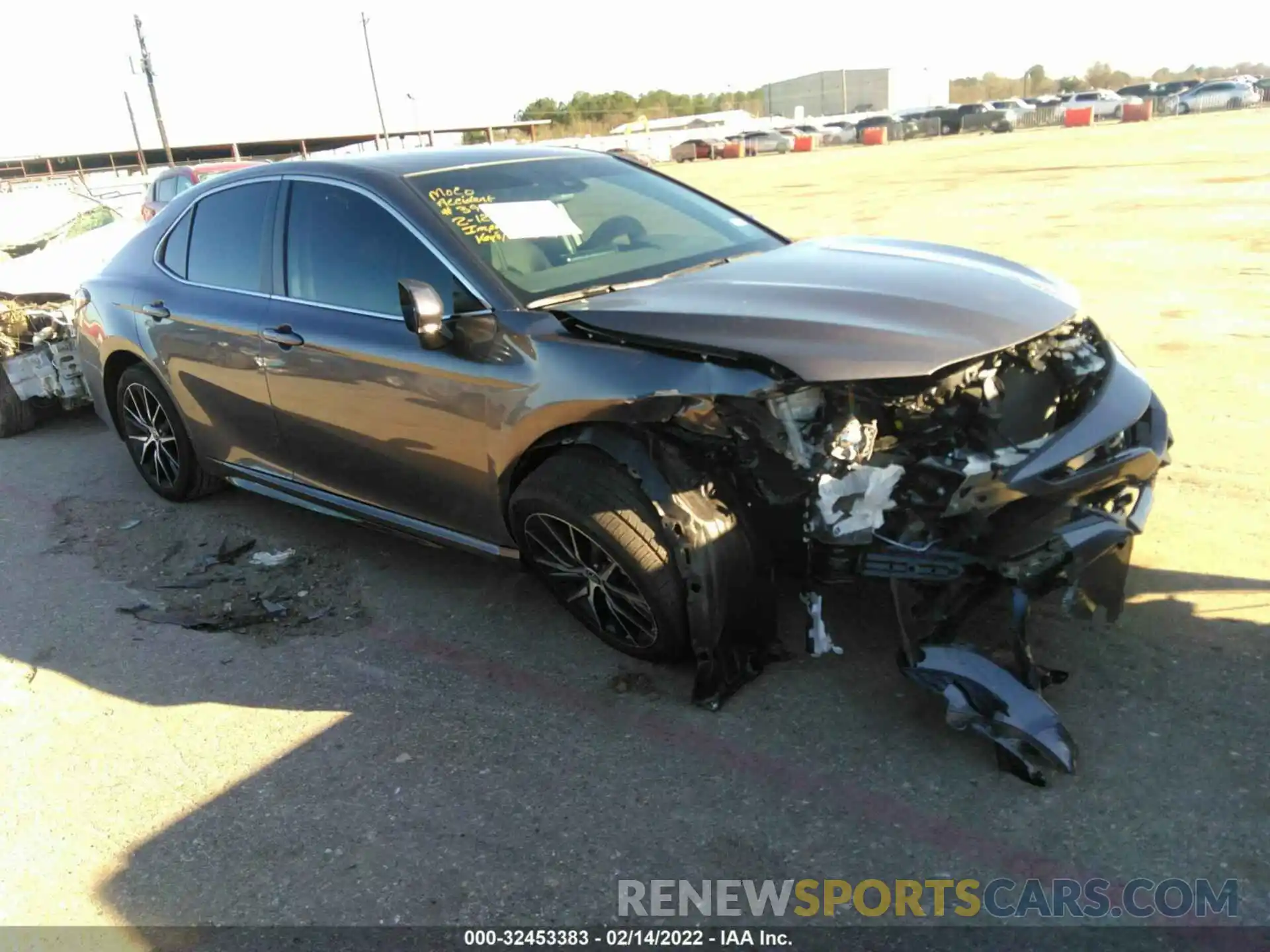 1 Photograph of a damaged car 4T1T11AK4NU621771 TOYOTA CAMRY 2022