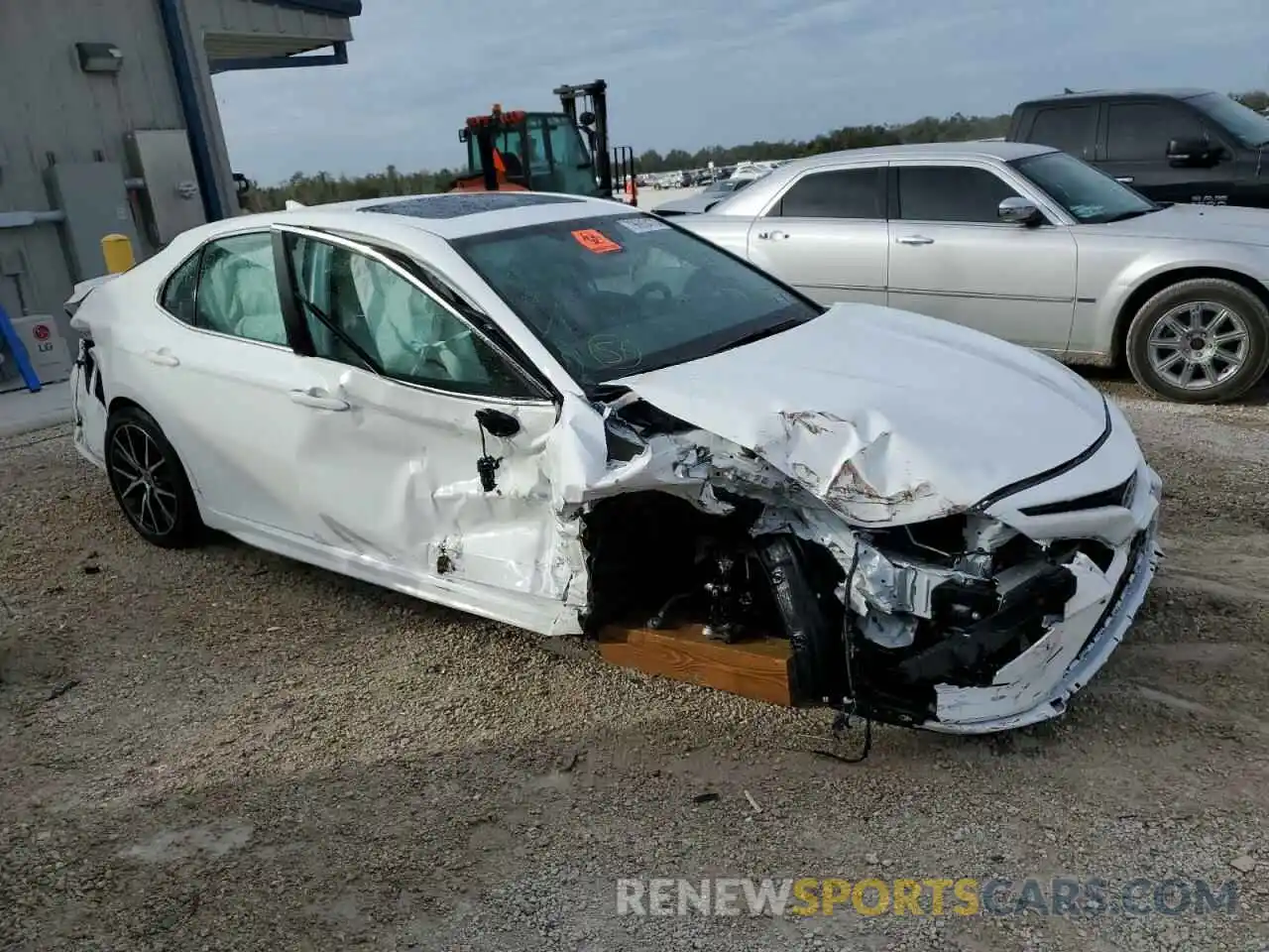 4 Photograph of a damaged car 4T1T11AK4NU645374 TOYOTA CAMRY 2022