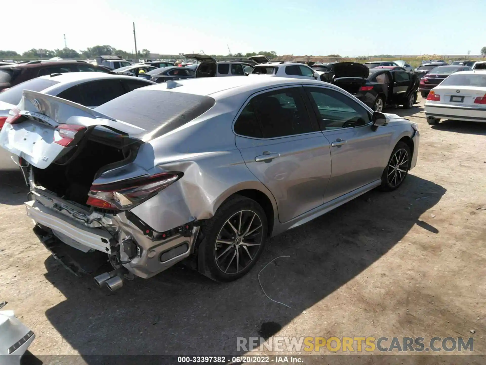 4 Photograph of a damaged car 4T1T11AK4NU647576 TOYOTA CAMRY 2022