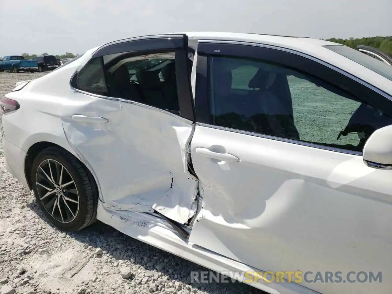 9 Photograph of a damaged car 4T1T11AK5NU638305 TOYOTA CAMRY 2022