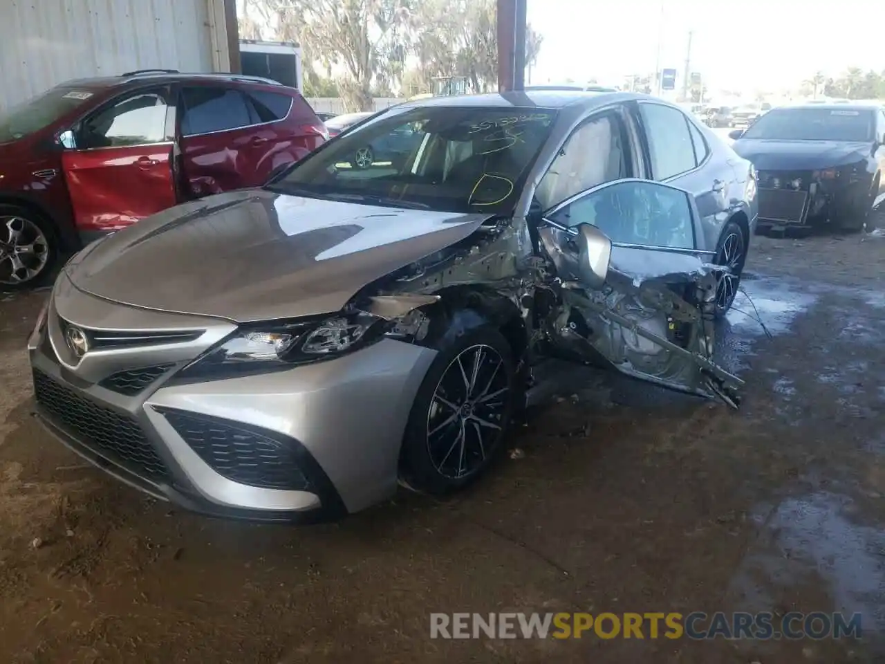 2 Photograph of a damaged car 4T1T11AK6NU640869 TOYOTA CAMRY 2022