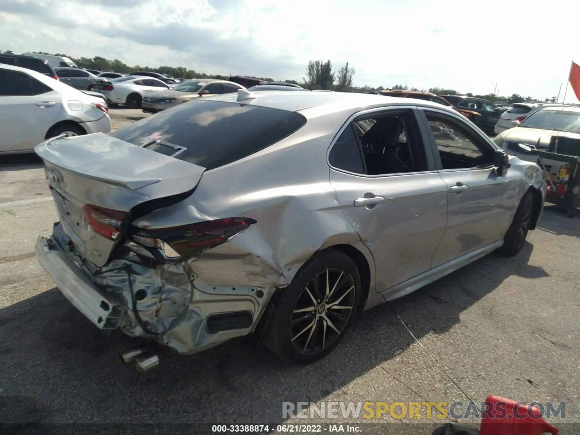 4 Photograph of a damaged car 4T1T11AK7NU040538 TOYOTA CAMRY 2022