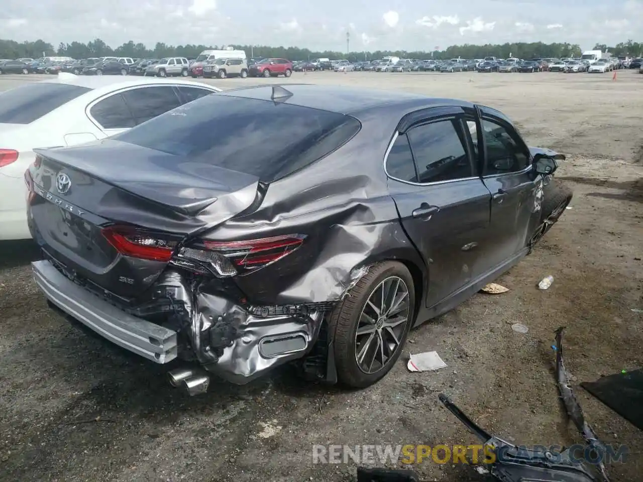 4 Photograph of a damaged car 4T1T11AK7NU631274 TOYOTA CAMRY 2022