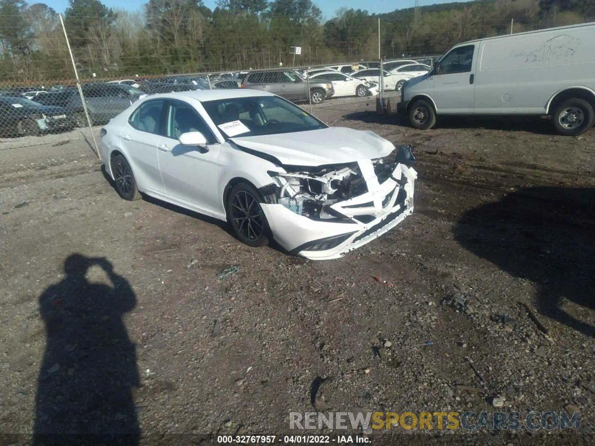 1 Photograph of a damaged car 4T1T11AK8NU636533 TOYOTA CAMRY 2022