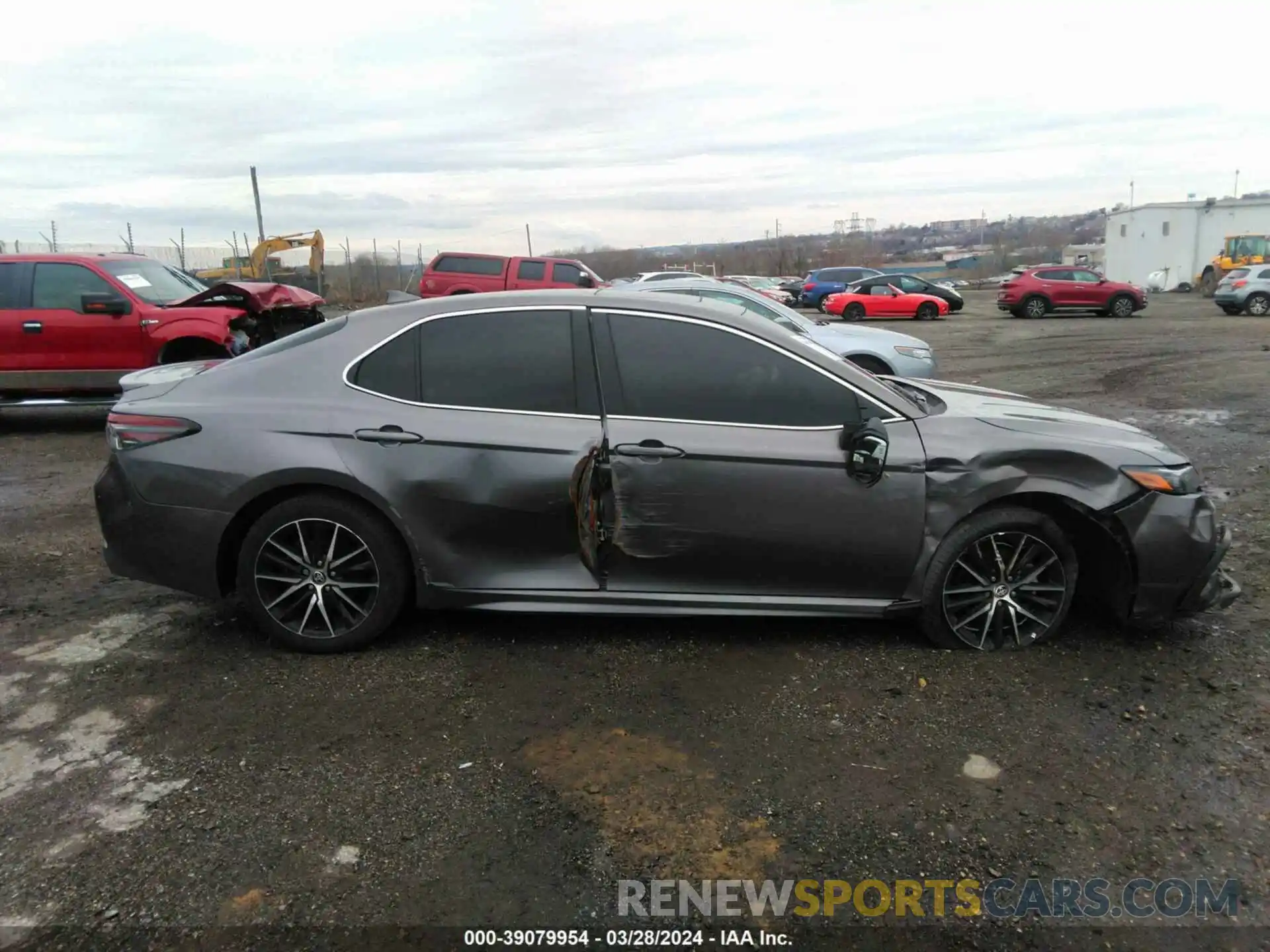 6 Photograph of a damaged car 4T1T11BK6NU054381 TOYOTA CAMRY 2022