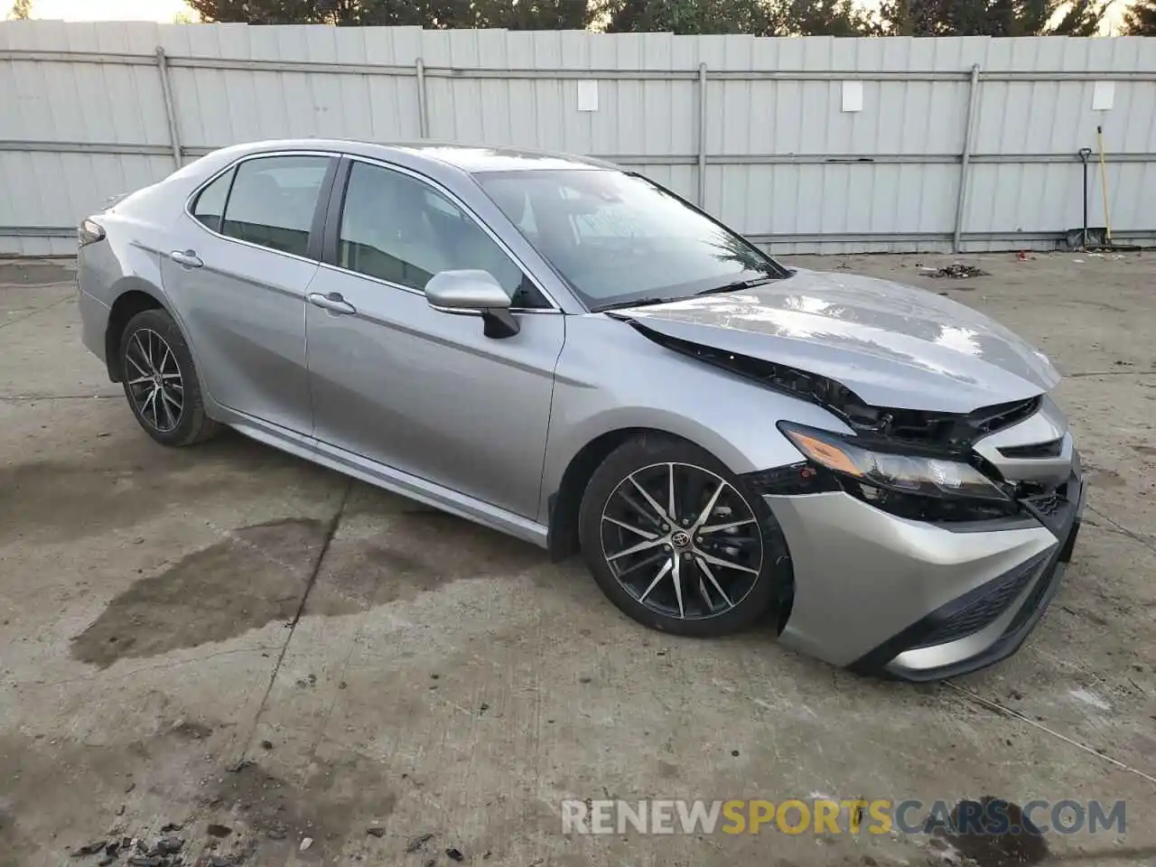 4 Photograph of a damaged car 4T1G31AK8PU601702 TOYOTA CAMRY 2023